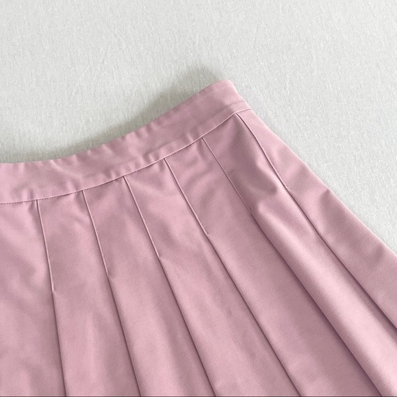 ⭐️host Pick⭐️ Aritzia Sunday Best Olive Mini 15" Skirt - Picture 4 of 9